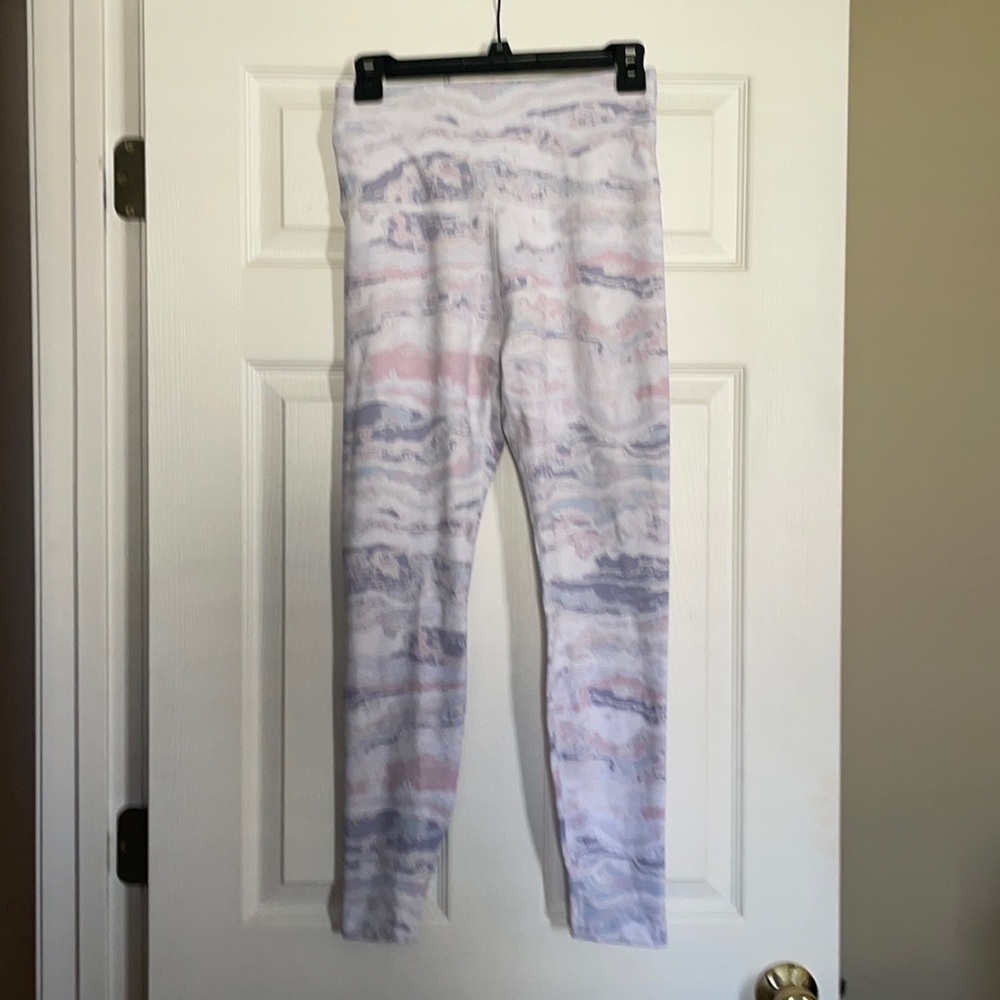 Beyond Yoga Marble-Print Leggings in White, Light Pink, Gray